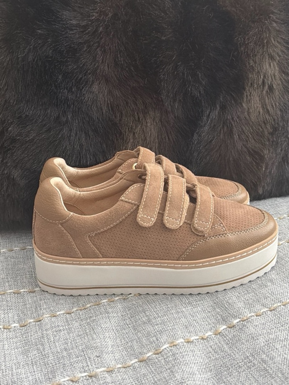 Women's Casual Platform Sneaker - Tan